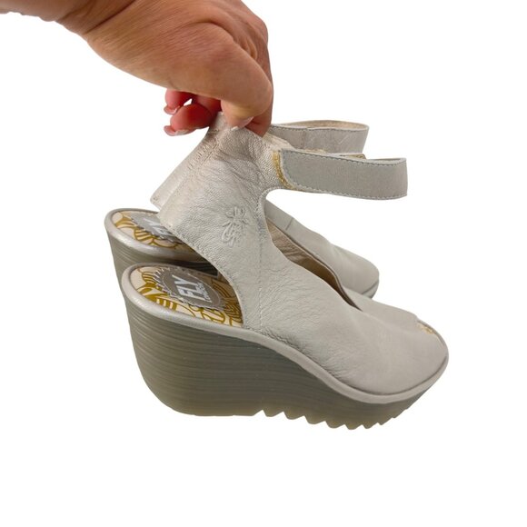 Fly London Women Leather Peep Toe Wedge Sandals SZ 40 Metallic Cream Ankle Strap - Picture 7 of 14